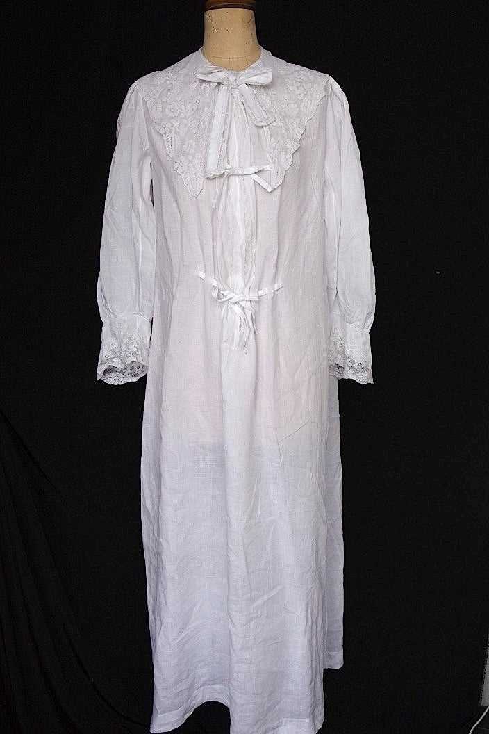 アンティークワンピース　vêtement  antique robe de chambre 1 .FR a l'epoque