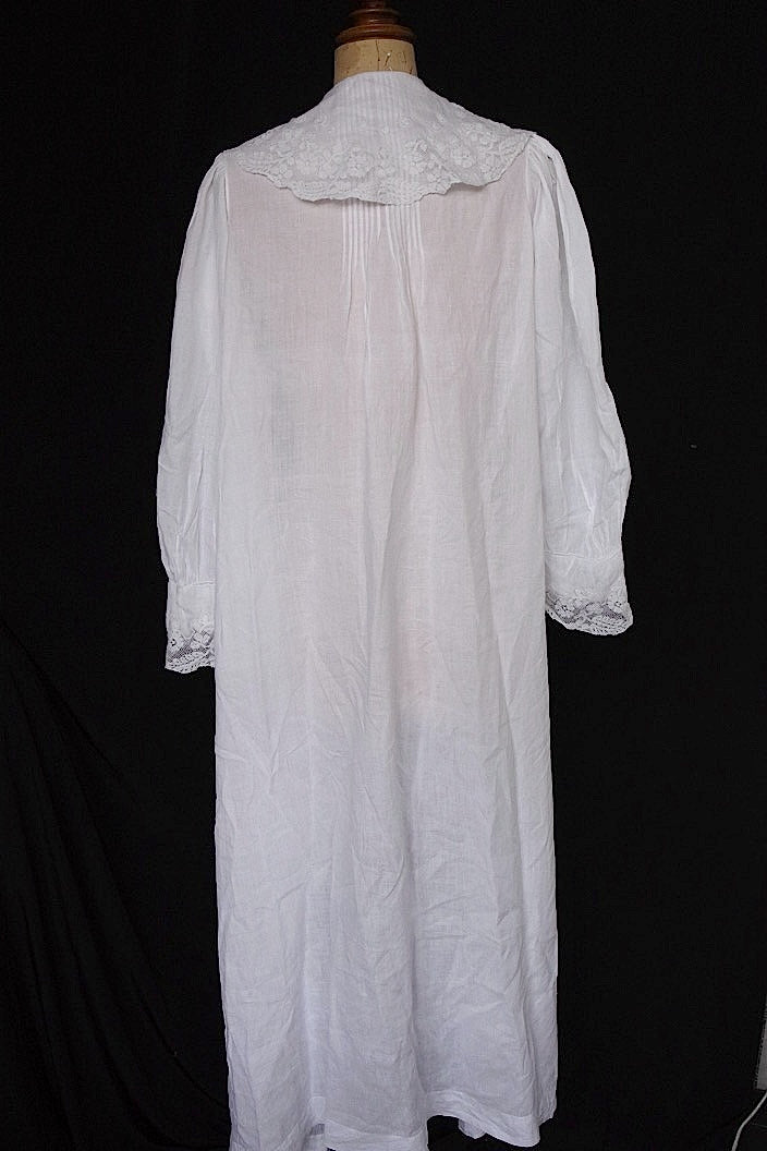 アンティークワンピース　vêtement  antique robe de chambre 1 .FR a l'epoque
