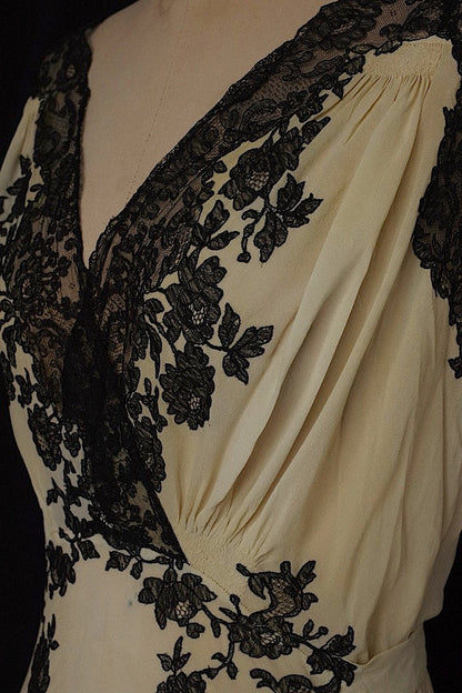 アンティークワンピース　vêtement  antique robe de chambre 2 .FR a l'epoque