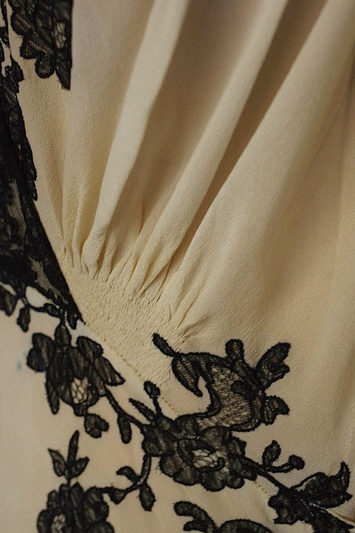 アンティークワンピース　vêtement  antique robe de chambre 2 .FR a l'epoque