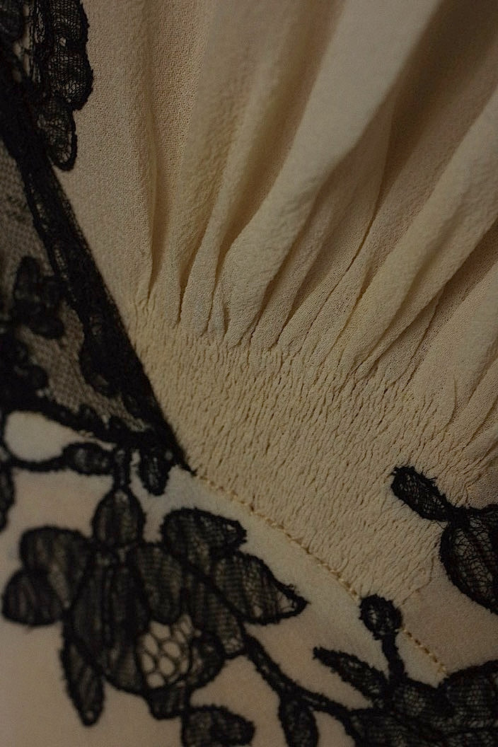 アンティークワンピース　vêtement  antique robe de chambre 2 .FR a l'epoque