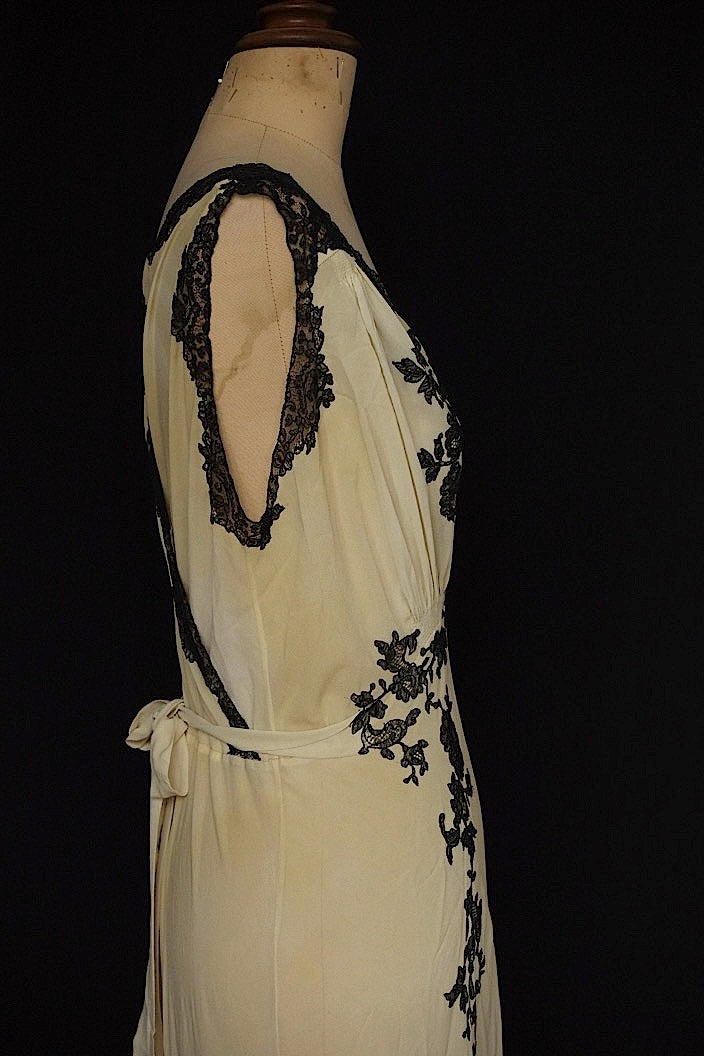 アンティークワンピース　vêtement  antique robe de chambre 2 .FR a l'epoque