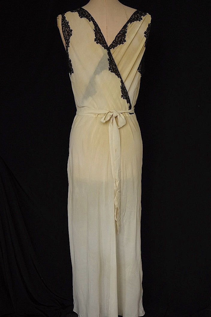 アンティークワンピース　vêtement  antique robe de chambre 2 .FR a l'epoque