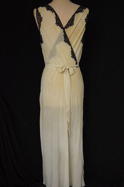 アンティークワンピース　vêtement  antique robe de chambre 2 .FR a l'epoque