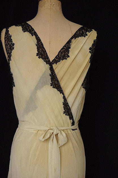 アンティークワンピース　vêtement  antique robe de chambre 2 .FR a l'epoque