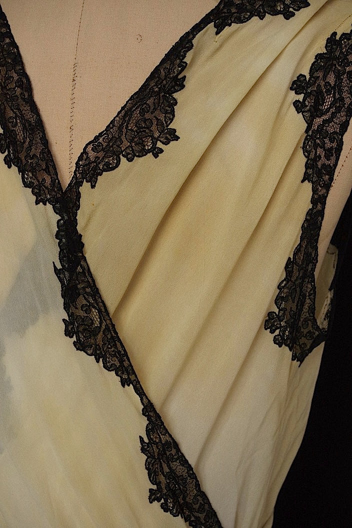 アンティークワンピース　vêtement  antique robe de chambre 2 .FR a l'epoque