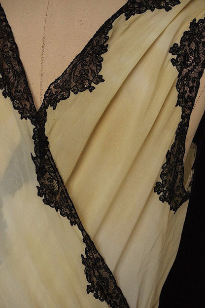 アンティークワンピース　vêtement  antique robe de chambre 2 .FR a l'epoque