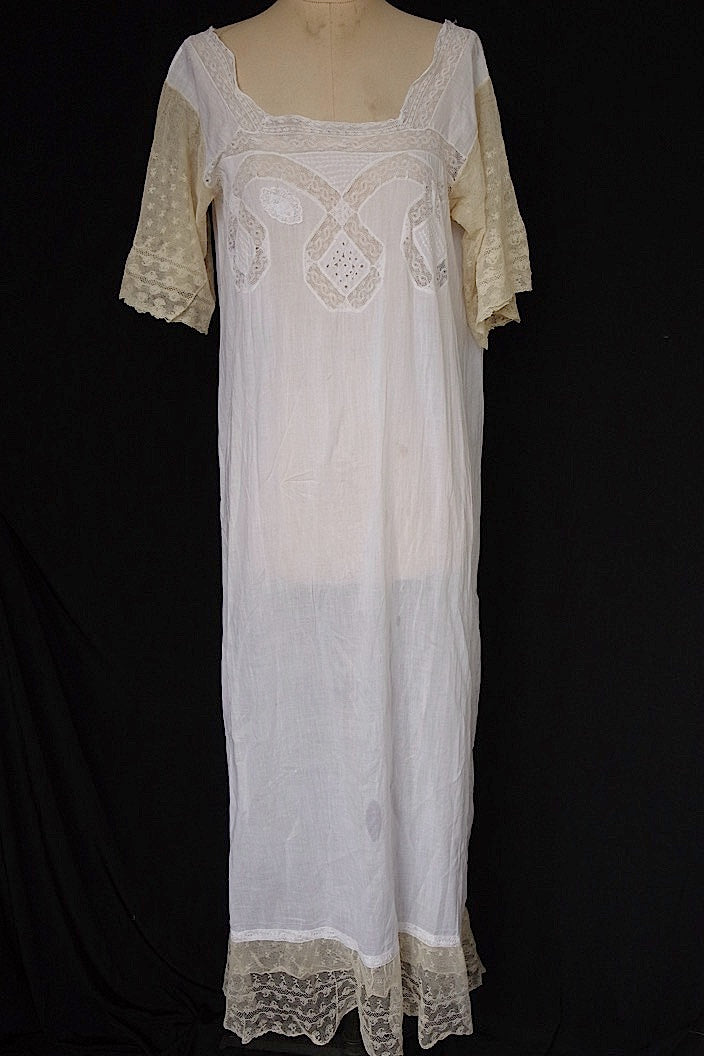 アンティークワンピース　vêtement  antique robe de chambre 3 .FR a l'epoque