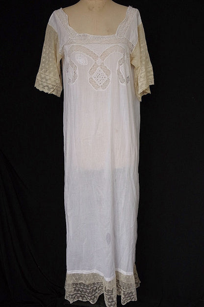 アンティークワンピース　vêtement  antique robe de chambre 3 .FR a l'epoque