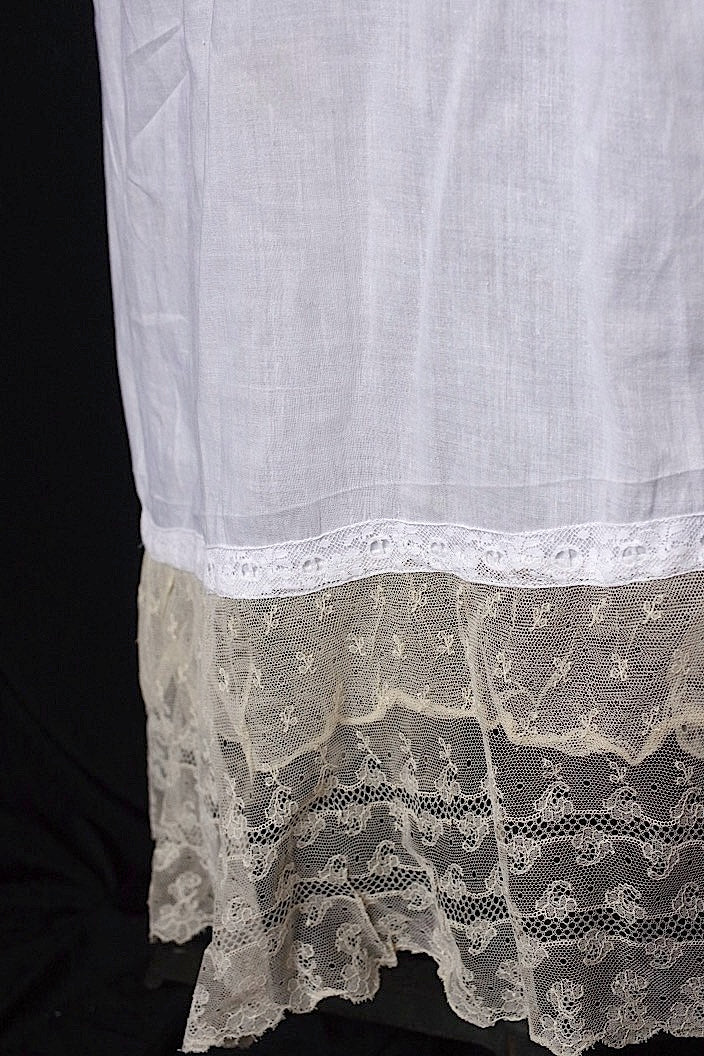 アンティークワンピース　vêtement  antique robe de chambre 3 .FR a l'epoque