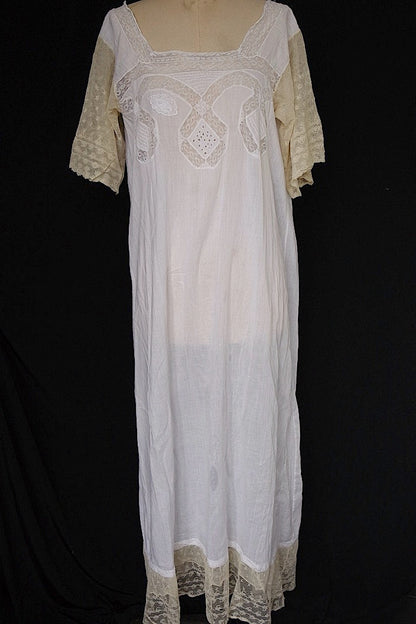 アンティークワンピース　vêtement  antique robe de chambre 3 .FR a l'epoque