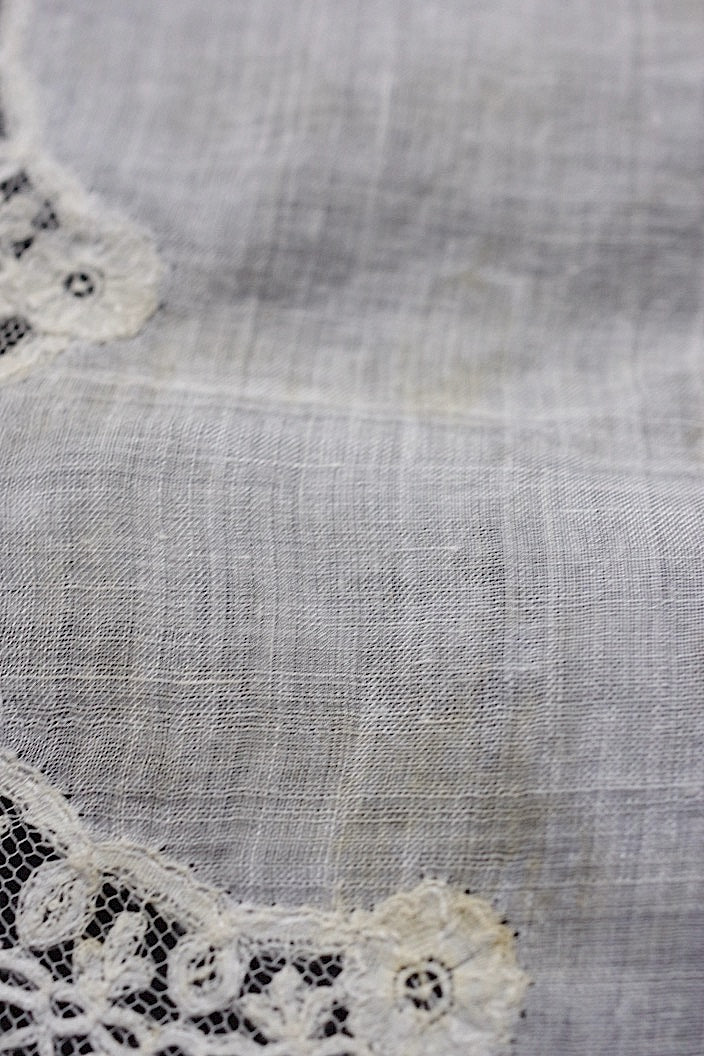 アンティークレースハンカチ　mouchoir .FR a l'epoque