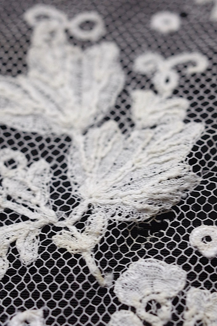 アンティークレースハンカチ　mouchoir .FR a l'epoque