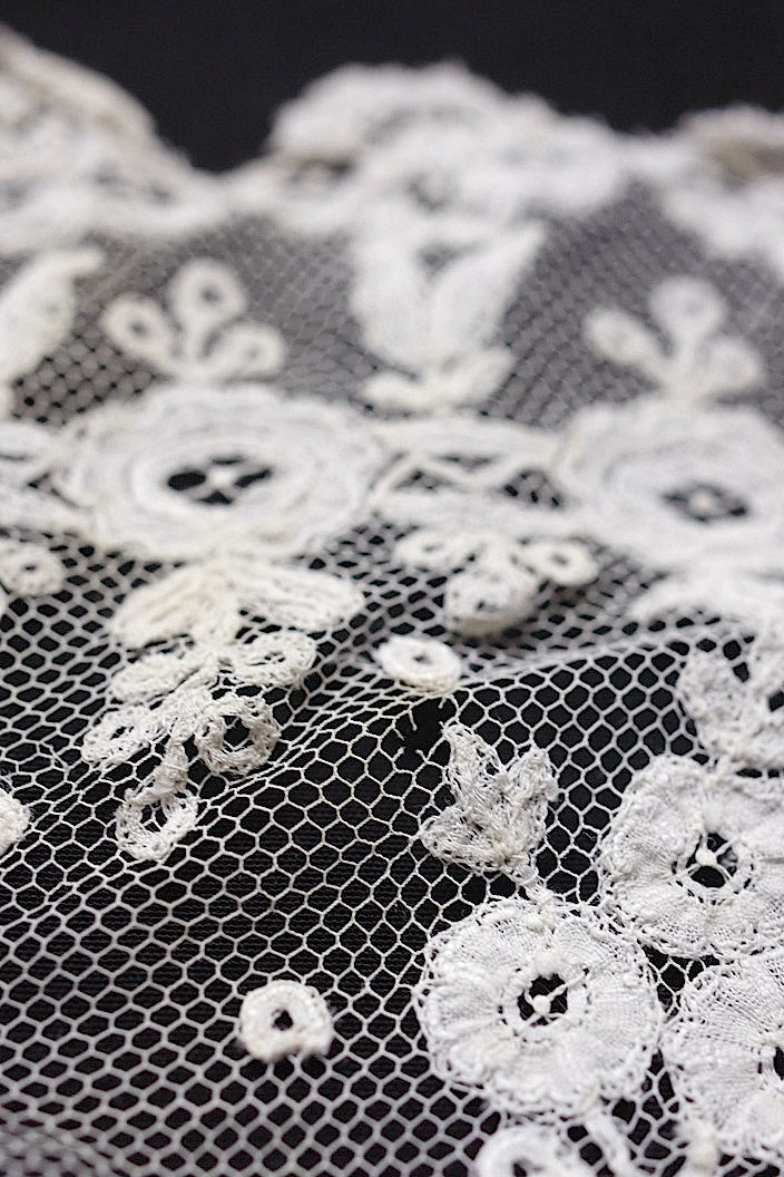 アンティークレースハンカチ　mouchoir .FR a l'epoque