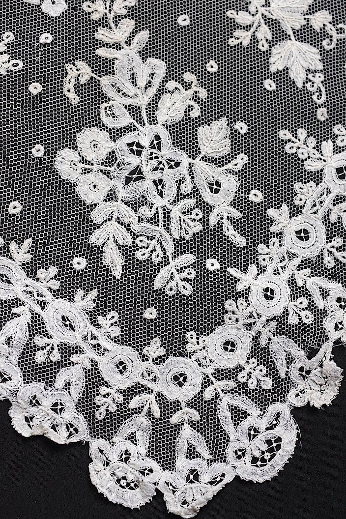 アンティークレースハンカチ　mouchoir .FR a l'epoque