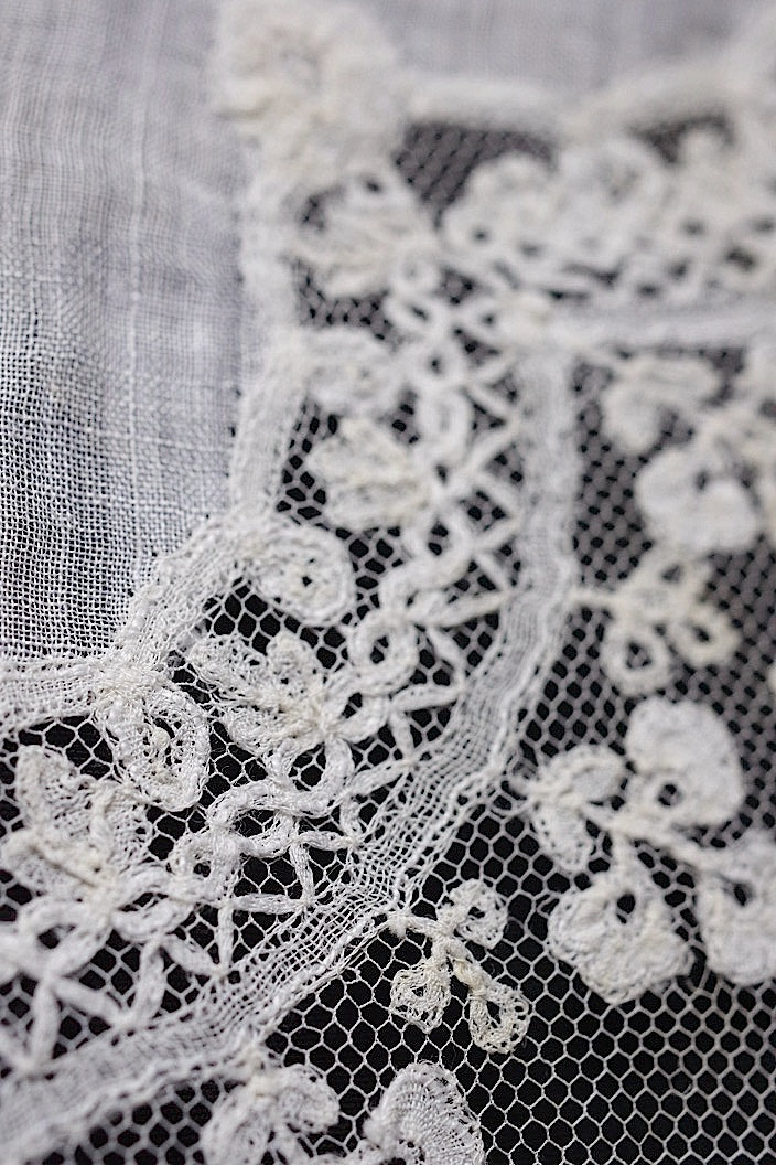 アンティークレースハンカチ　mouchoir .FR a l'epoque