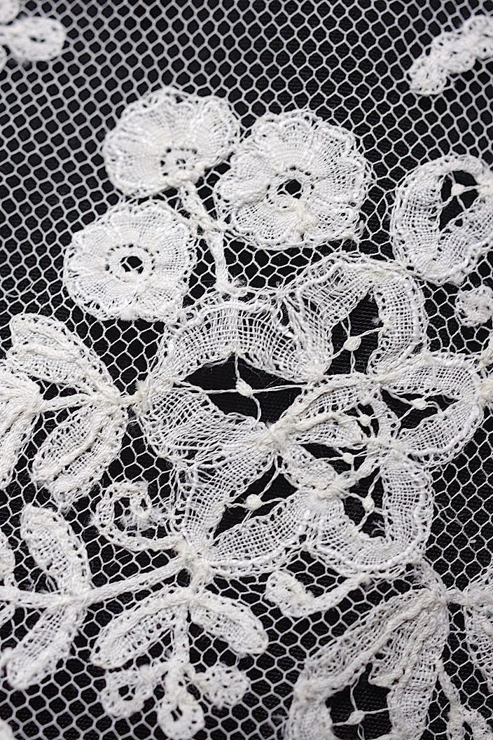 アンティークレースハンカチ　mouchoir .FR a l'epoque