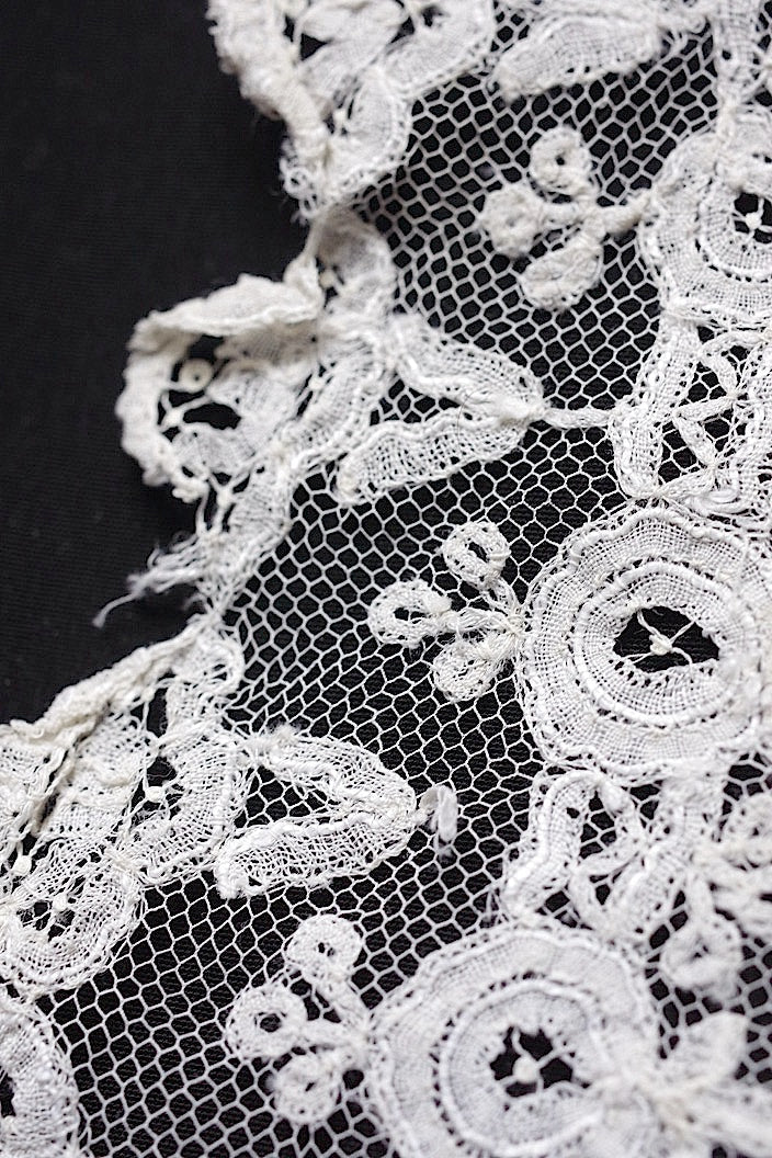 アンティークレースハンカチ　mouchoir .FR a l'epoque