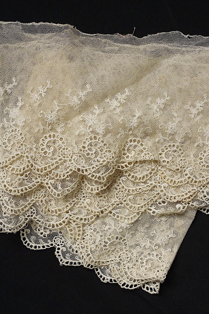 アンティークレース　dentelle ancinne 300cm .FR a l'epoque