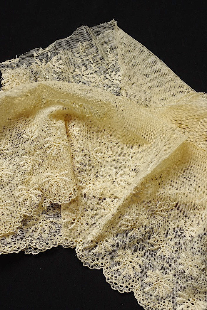 アンティークレース　dentelle ancinne 300cm .FR a l'epoque