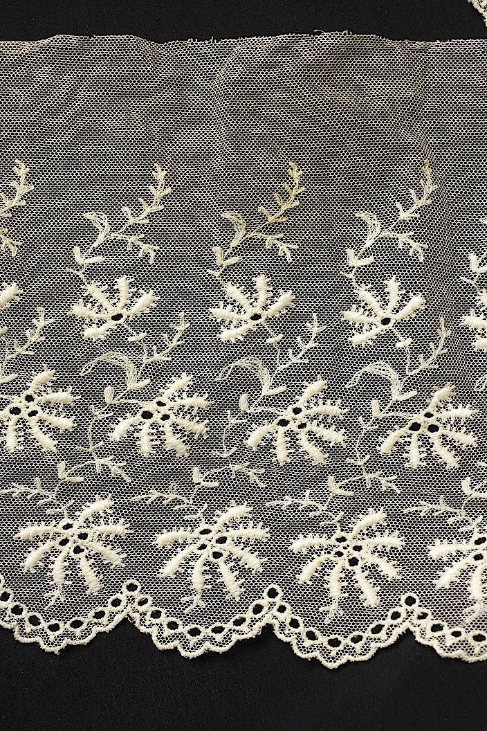 アンティークレース　dentelle ancinne 300cm .FR a l'epoque