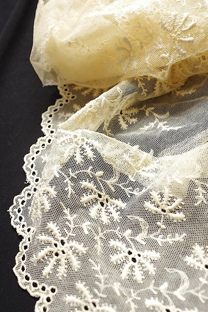 アンティークレース　dentelle ancinne 300cm .FR a l'epoque
