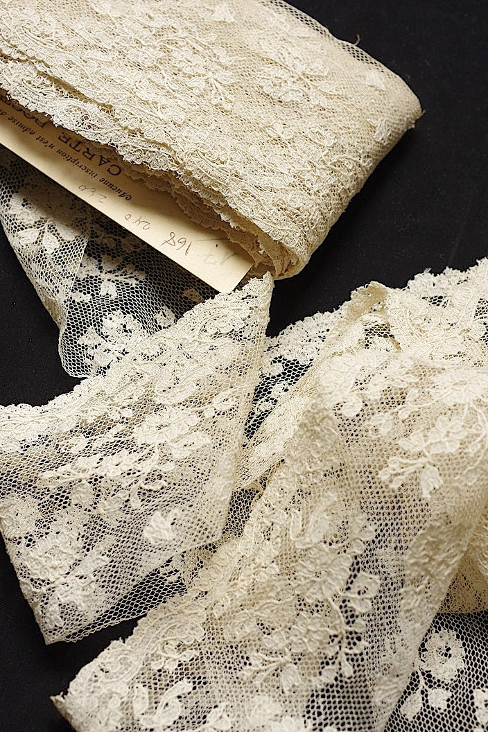 アンティークレース　dentelle ancinne　168 240 260cm .FR a l'epoque