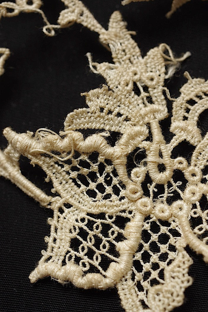 アンティークレース　dentelle ancinne　モチーフレース .FR a l'epoque