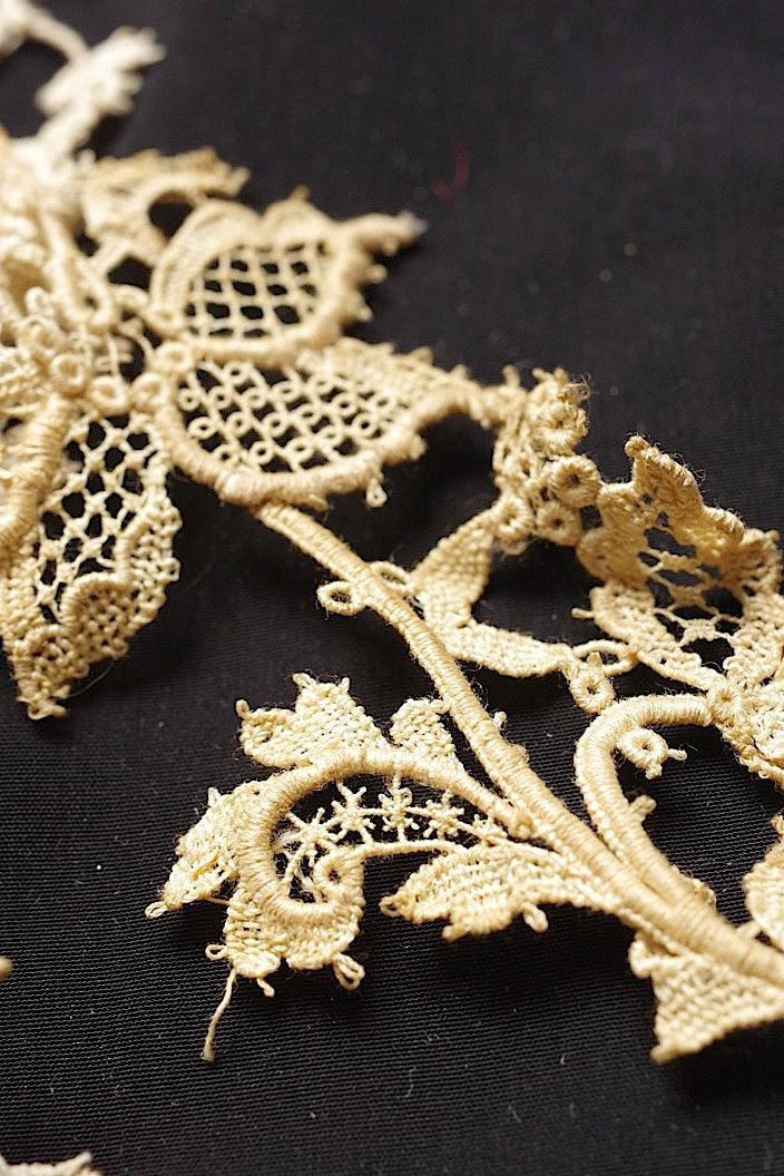 アンティークレース　dentelle ancinne　モチーフレース .FR a l'epoque