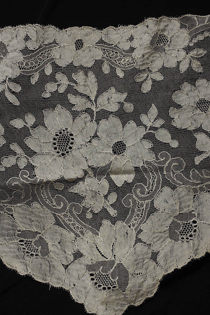 アンティークレース　dentelle ancinne　ショール　ブロンドレース .FR a l'epoque