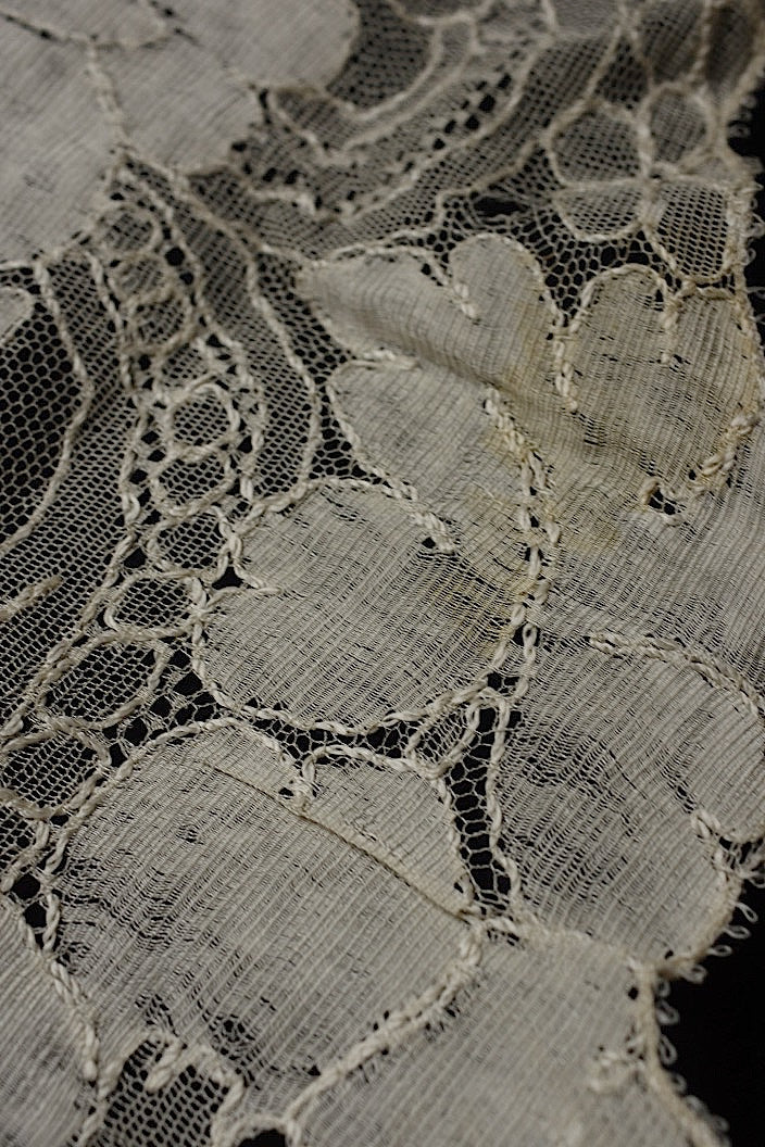 アンティークレース　dentelle ancinne　ショール　ブロンドレース .FR a l'epoque