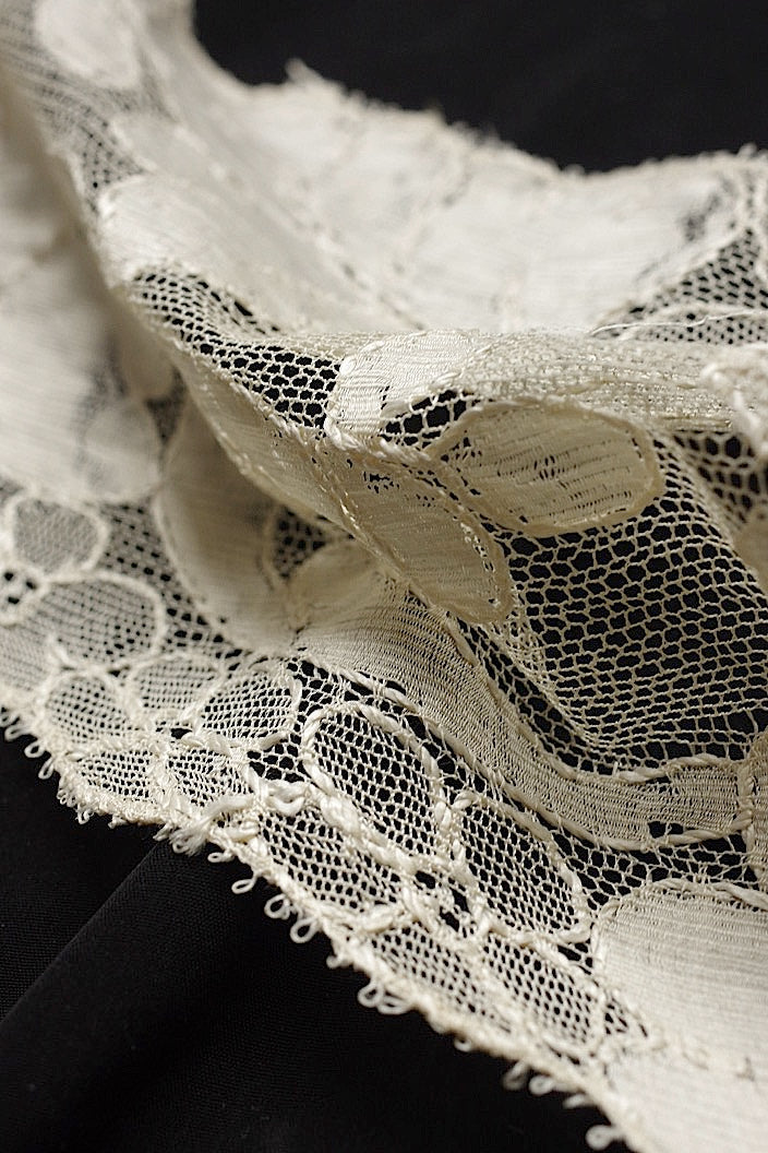 アンティークレース　dentelle ancinne　ショール　ブロンドレース .FR a l'epoque