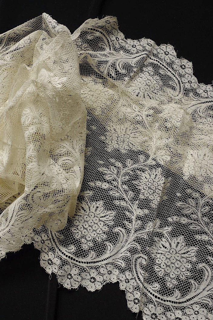 アンティークレース　dentelle ancinne　184cm .FR a l'epoque