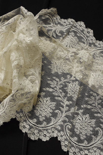 アンティークレース　dentelle ancinne　184cm .FR a l'epoque