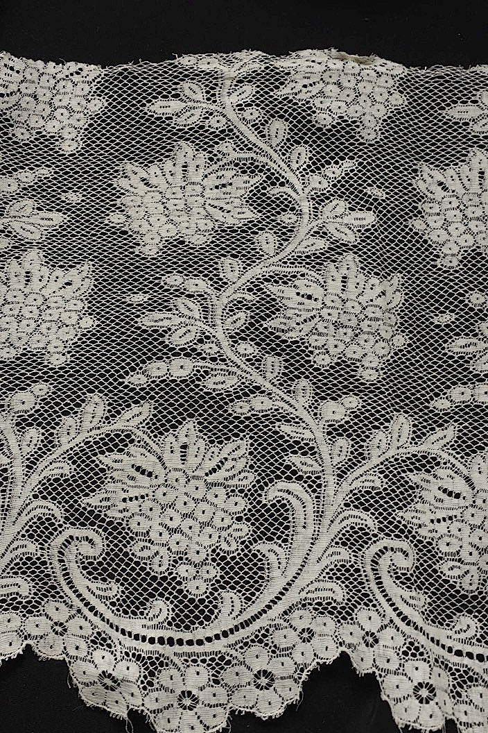 アンティークレース　dentelle ancinne　184cm .FR a l'epoque