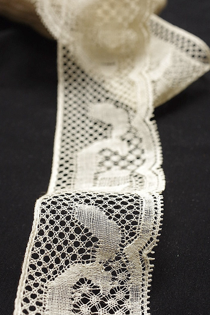 アンティークレース　dentelle ancinne　740cm .FR a l'epoque