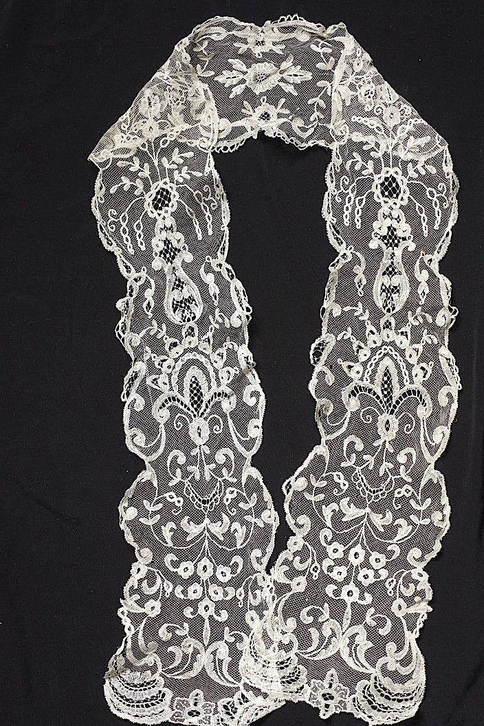 アンティークレース　dentelle ancinne　ラペット .FR a l'epoque