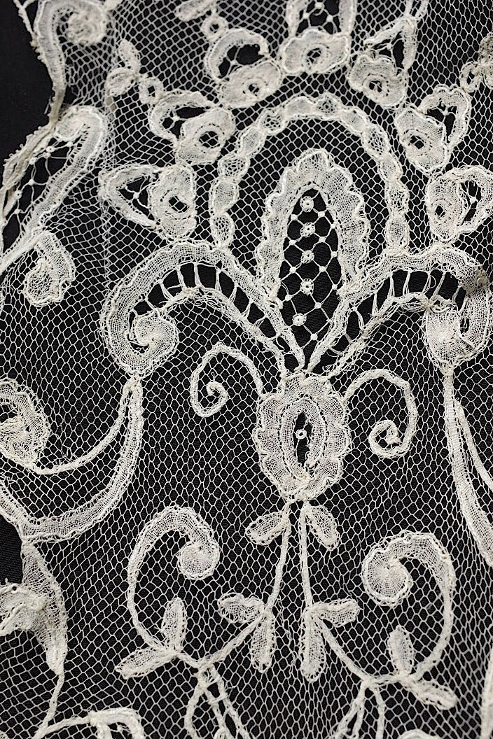 アンティークレース　dentelle ancinne　ラペット .FR a l'epoque