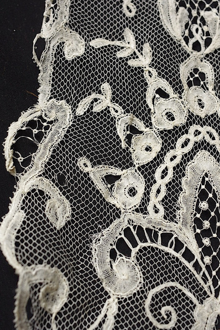 アンティークレース　dentelle ancinne　ラペット .FR a l'epoque