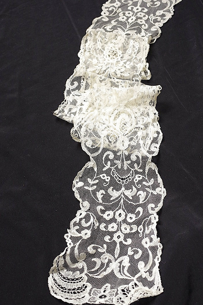 アンティークレース　dentelle ancinne　ラペット .FR a l'epoque