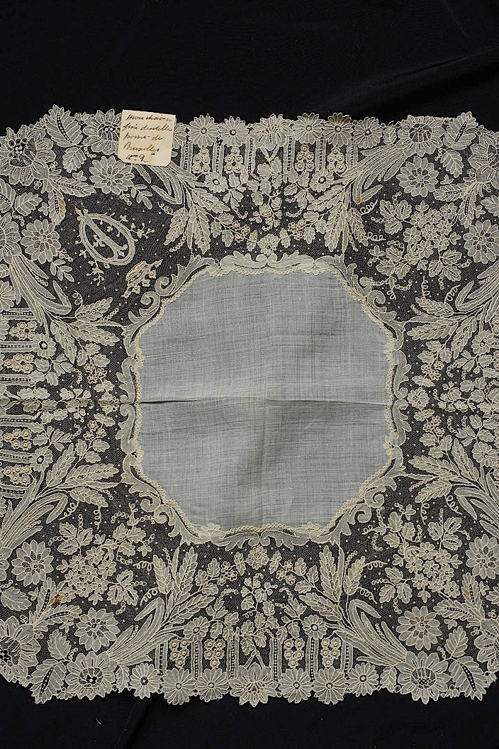 アンティークハンカチ　mouchoir .FR a l'epoque