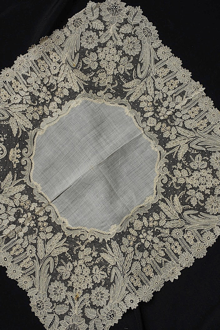 アンティークハンカチ　mouchoir .FR a l'epoque