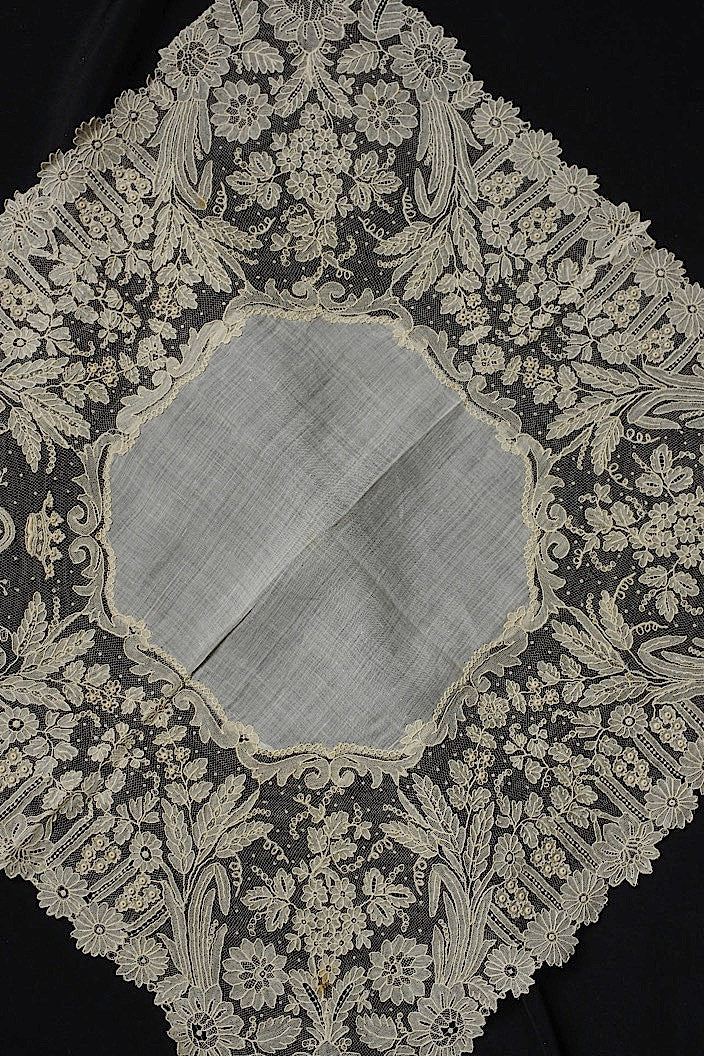 アンティークハンカチ　mouchoir .FR a l'epoque