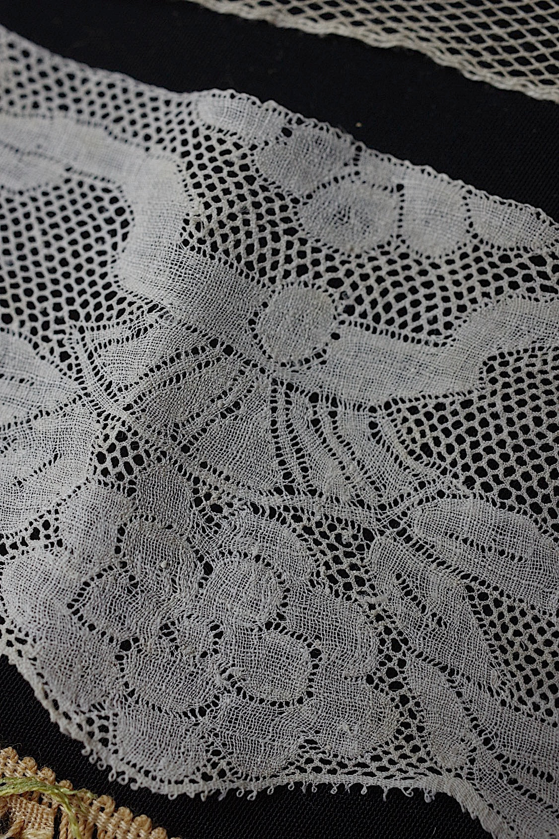 アンティークレース　dentelle et ruban antique .FR a l'epoque