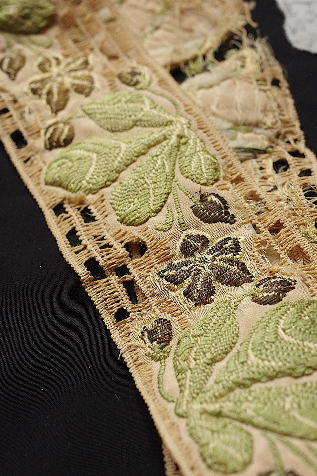 アンティークレース　dentelle et ruban antique .FR a l'epoque