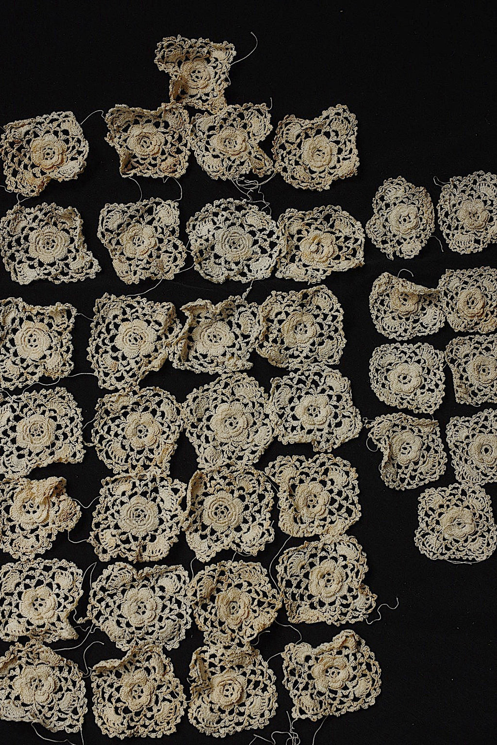 アンティークレース　dentelle ancienne クロシェモチーフ38個 .FR a l'epoque
