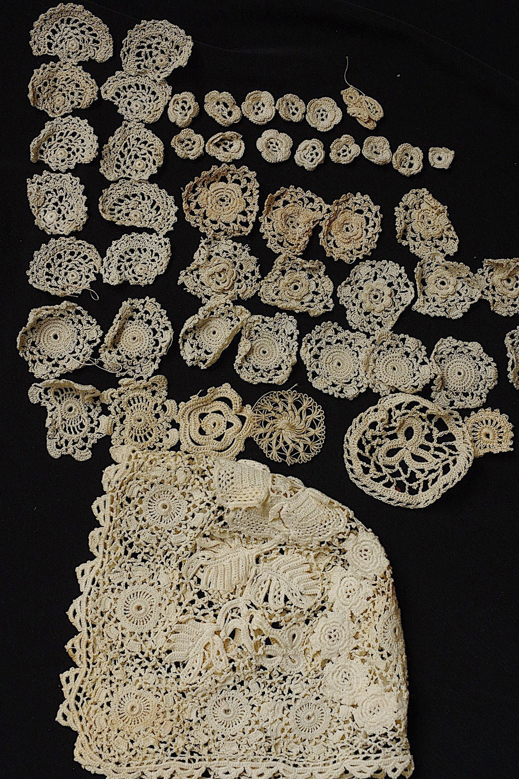 アンティークレース　dentelle ancienne クロシェモチーフ47個+bonnet .FR a l'epoque