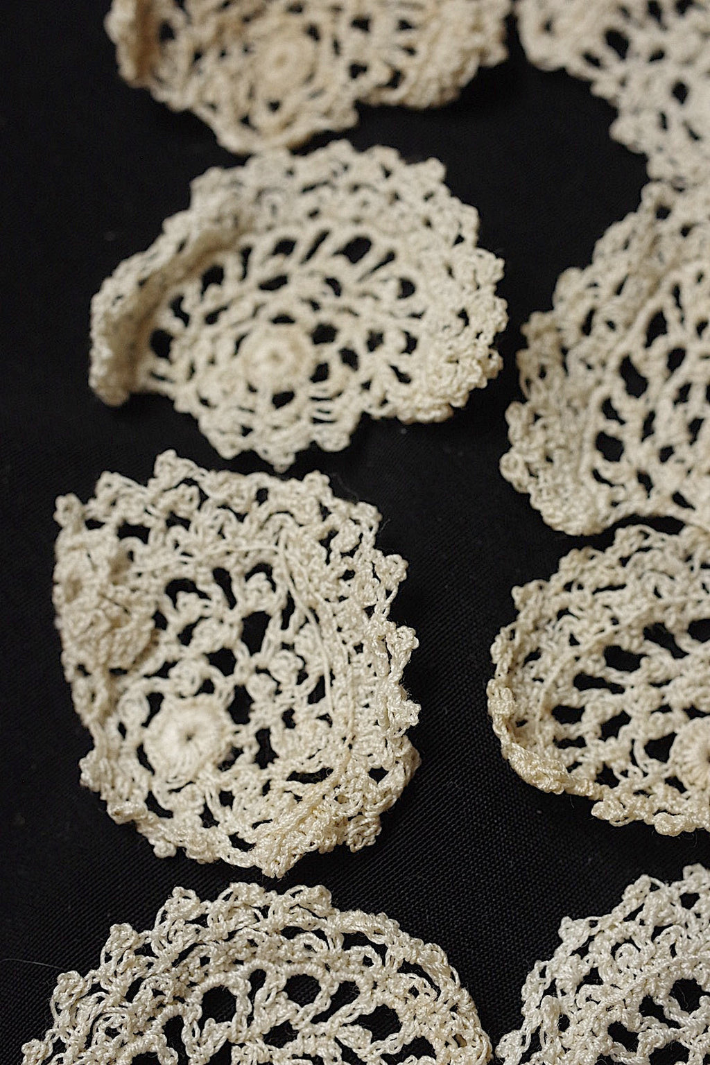 アンティークレース　dentelle ancienne クロシェモチーフ47個+bonnet .FR a l'epoque