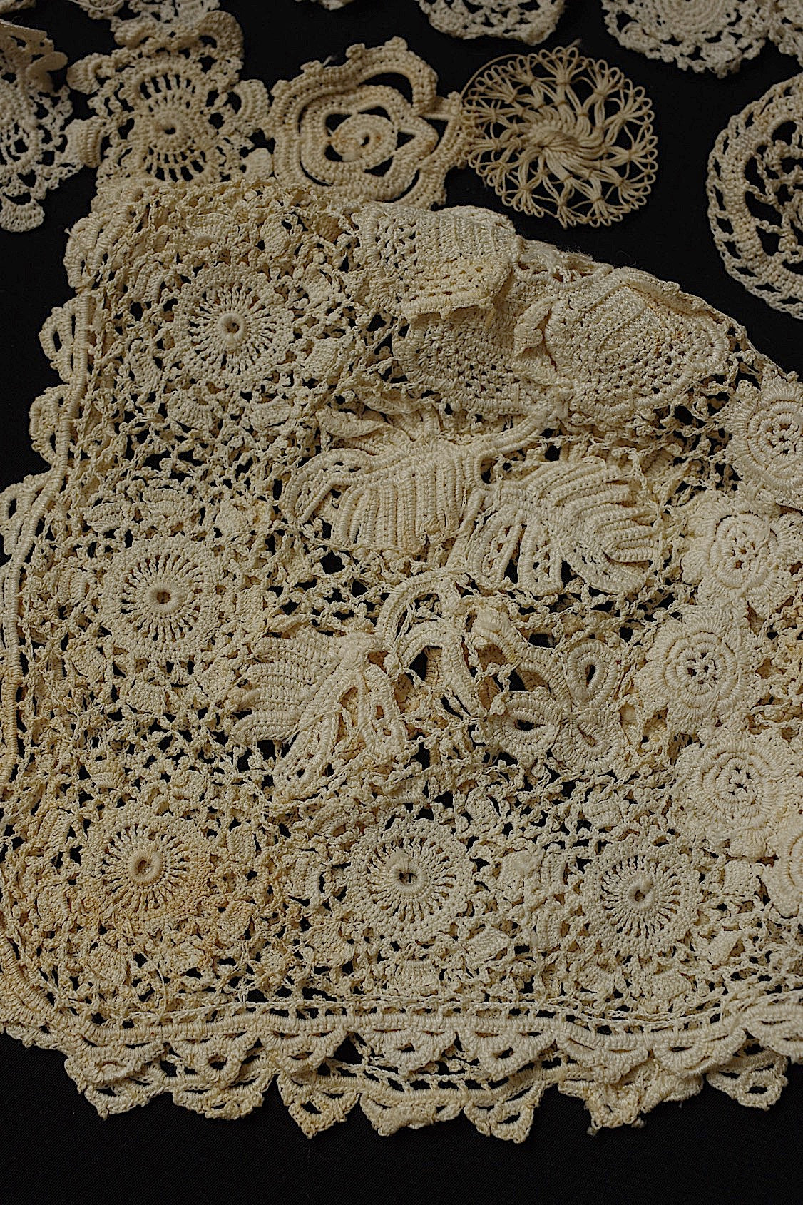 アンティークレース　dentelle ancienne クロシェモチーフ47個+bonnet .FR a l'epoque