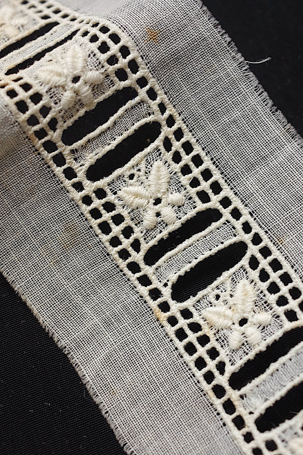 アンティークレース　dentelle ancienne リボン通し　テープ  2種 .FR a l'epoque